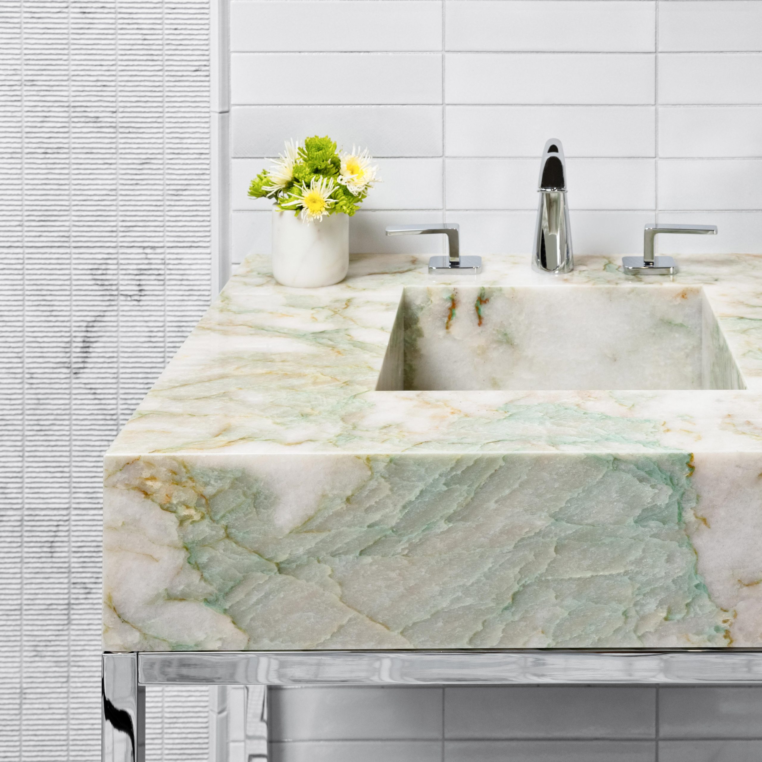 Alexandrita_Quartzite_Corda_Blanca_vanity_Dallas_Showroom