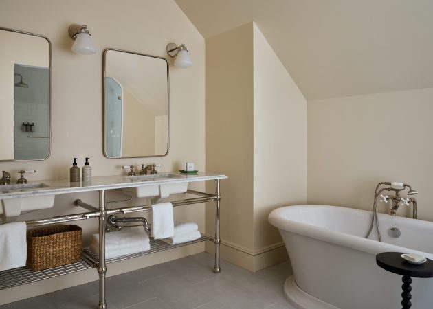 Belden House Ball Foot Vanity with Towel Rails and Shelf