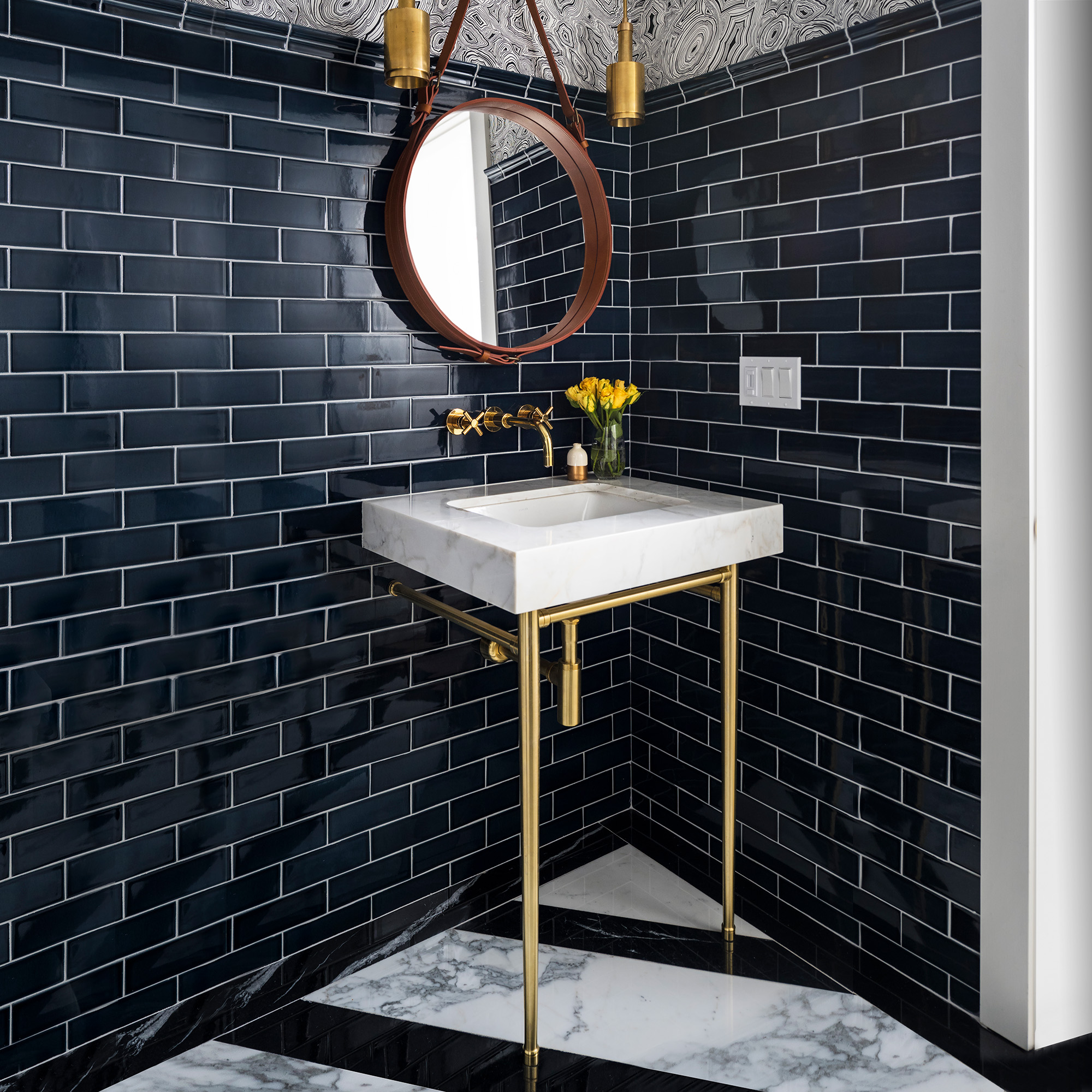 Minimal Vanity in Satin Brass